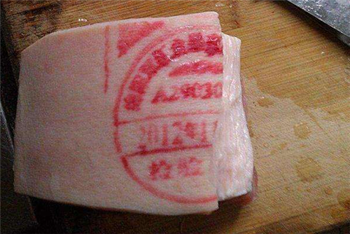 买猪肉，是该买红章还是蓝章的？它们之间有什么区别？看完涨知识