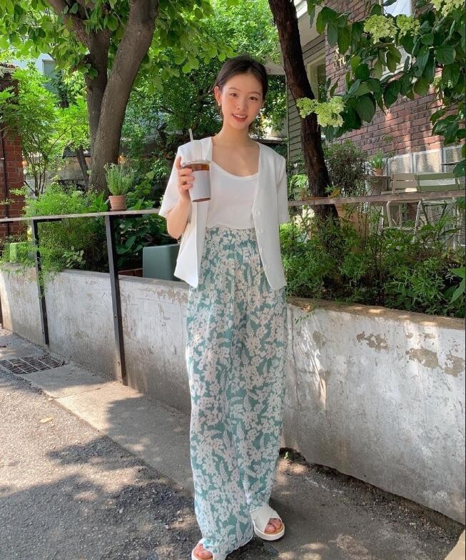 色彩鲜艳元气满分夏日穿搭 清新少女必学起来