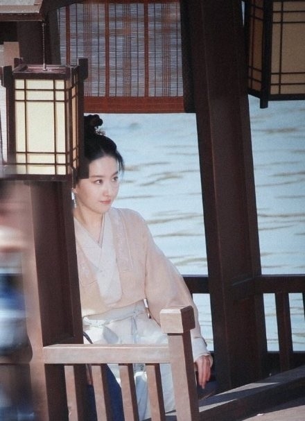 Liu Yi Fei colour is worth regain altar! Gas of the celestial being below unripe graph of skirt of a pink explodes canopy, new theatrical work and Chen Xiao match one face