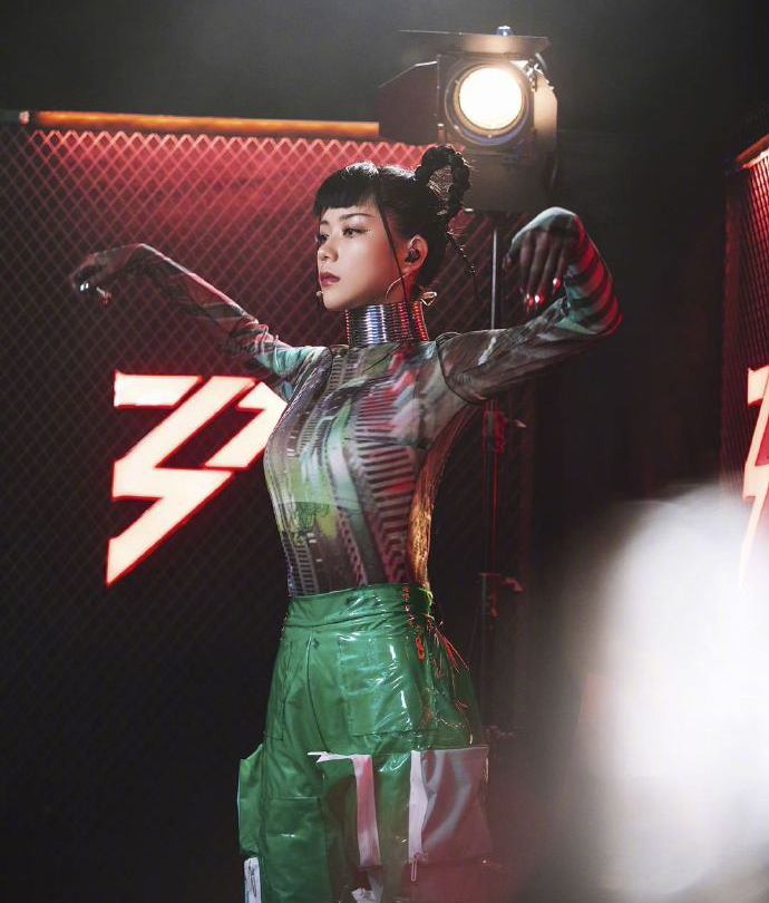 浪姐：万茜开启夸夸群，宝藏团让人意难平，仗