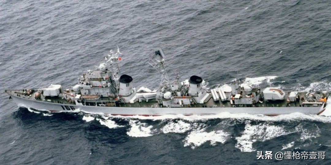 各军种花式哭穷：空军开歼7、陆军用T34、武警抽出一把锹