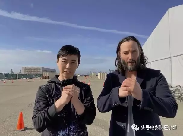 《黑客帝国4》再爆照!56岁里维斯难掩老态,标志性大胡子不见了
