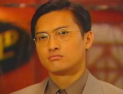 53岁陈锦鸿罕露面，为照顾自闭症儿子，正当红时退出娱乐圈