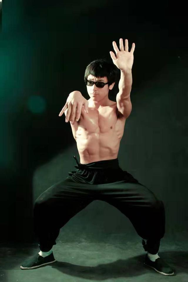 现代李小龙喊话范冰冰：李晨就是个窝囊废，他