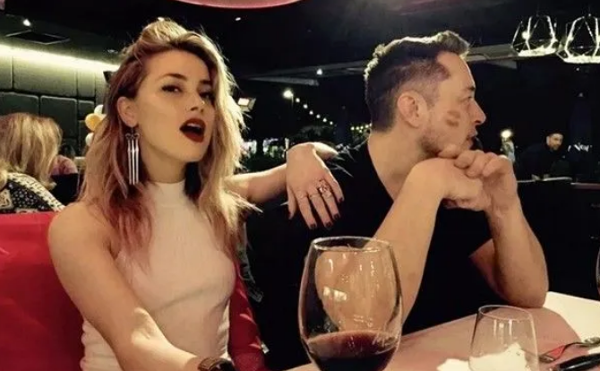 特斯拉之父马斯克的童年：父母离异，校园暴力，性格内向