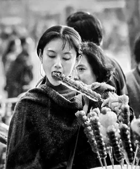 杨丽萍摘下帽子有多美？年轻时又飒又欲，冯小刚感叹她不是人是仙