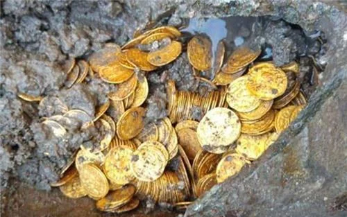 农民翻修房子，意外发现1500年前金库，宝藏归属