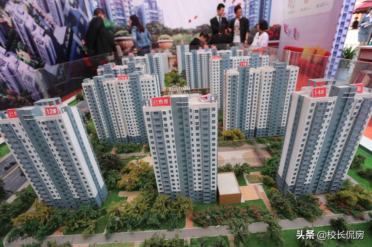 房产陷入“卖不掉买不起”的窘境？僵局如何打破，曹德旺一语中的