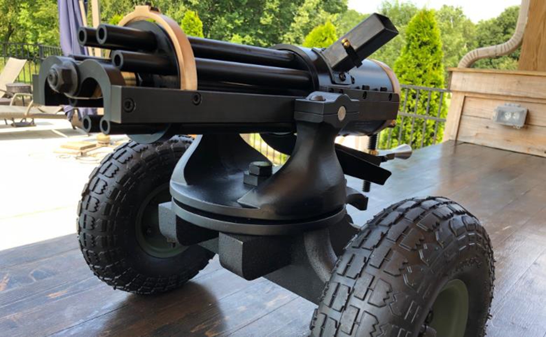 美国加特林机枪脑洞大开，消音器与弹夹的混搭