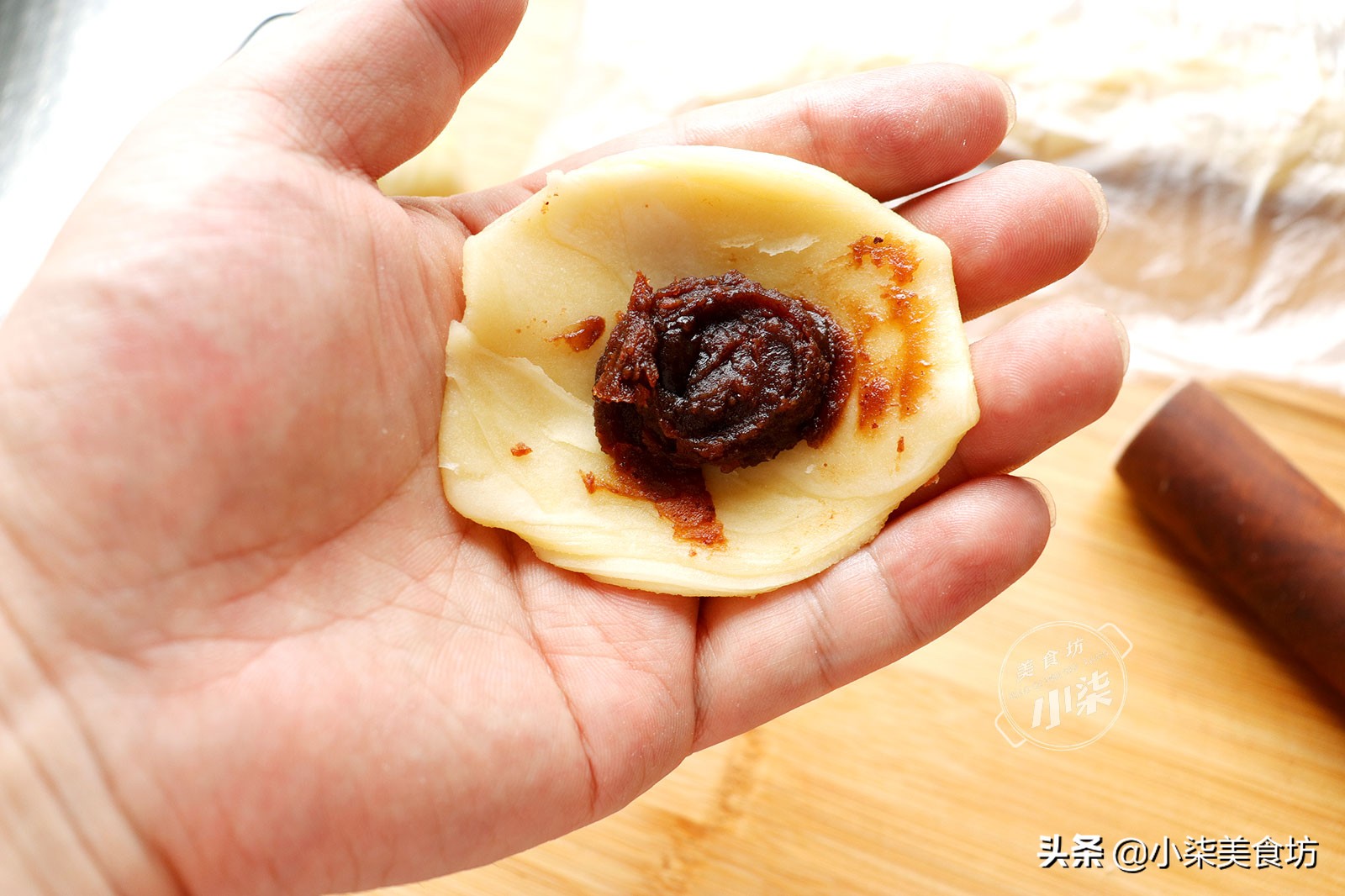一口酥，做法简单无难度，外酥里软一口一个，越吃越香，太解馋了