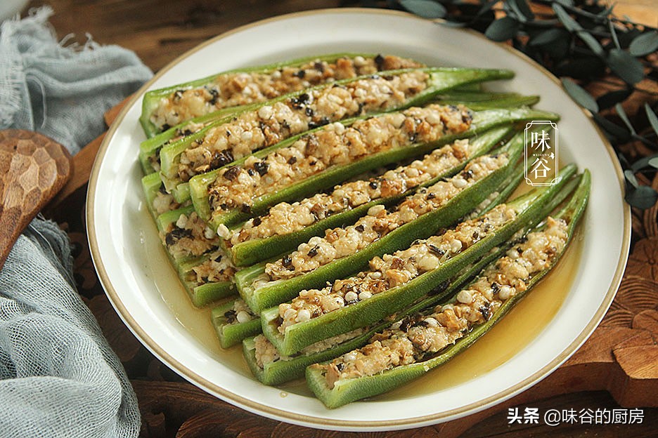 秋天吃秋葵正当时，这样做鲜嫩入味，好吃不腻，给大鱼大肉都不换