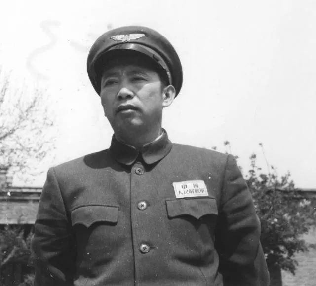 开国中将刘忠回乡寻母，却发现母亲沿街乞讨，痛哭大呼：儿不孝啊