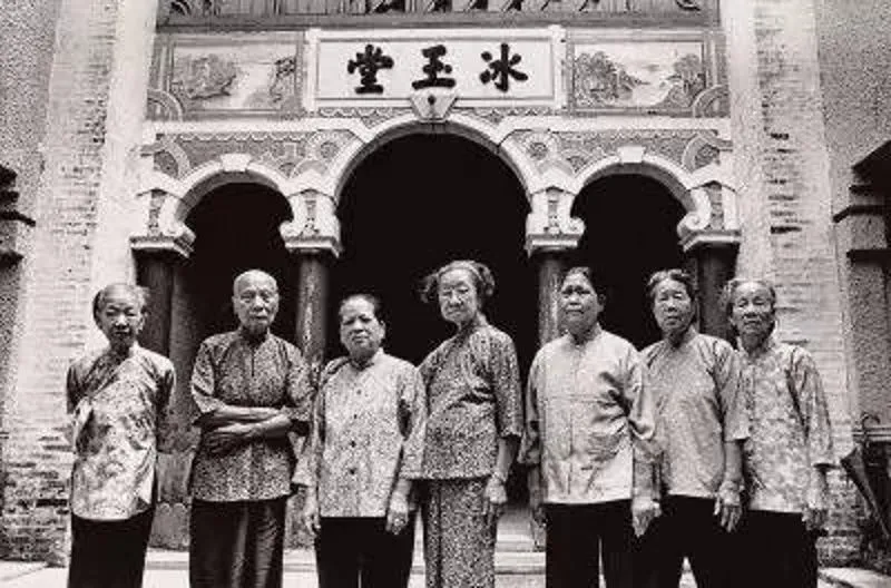 没想到,拍完这部电影后,一代“港姐标准”就陷入了巨大的风波