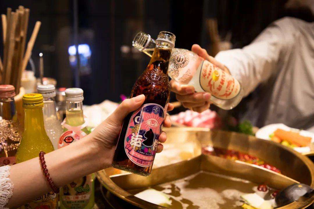 一年卖出3个亿，中国老牌汽水变了样，让百事可