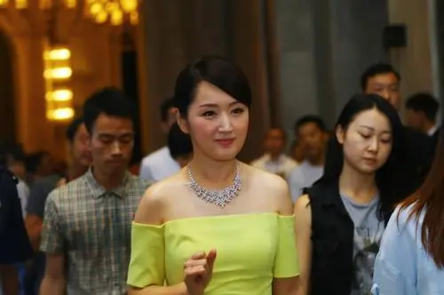 “甜歌皇后”楊鈺瑩，走到今天能怪誰呢？成于自己敗于賴文峰