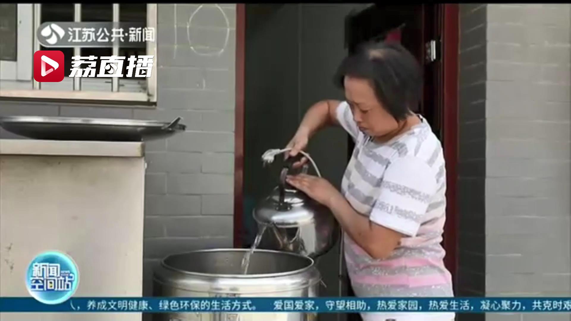 32年的免费爱心茶水摊：一家两代人和街坊邻里间的爱心接力