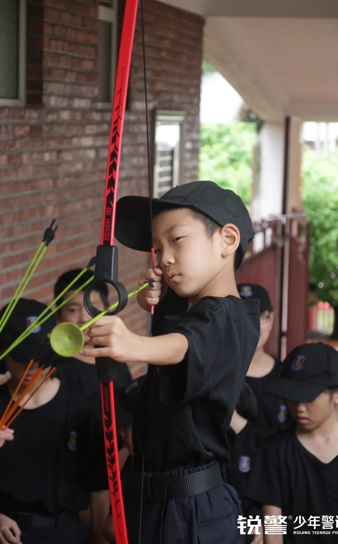 锐警少年警训夏令营：雏鹰新飞，温室小花蜕变之旅，成长的力量