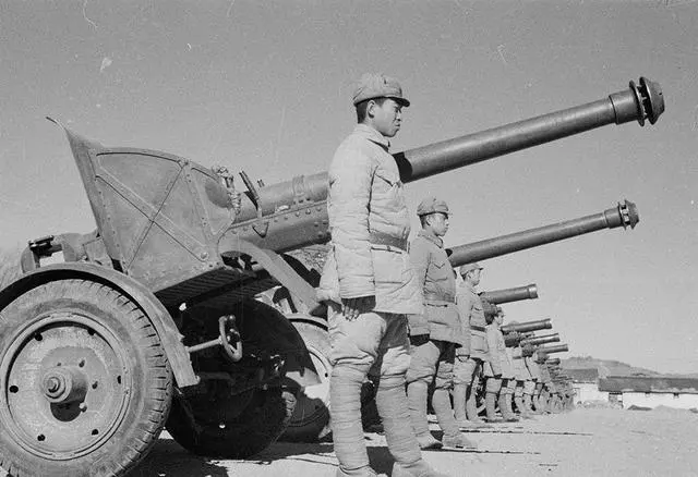 这场战斗，美军吃火鸡喝果汁，中国志愿军却打出战争史上奇迹