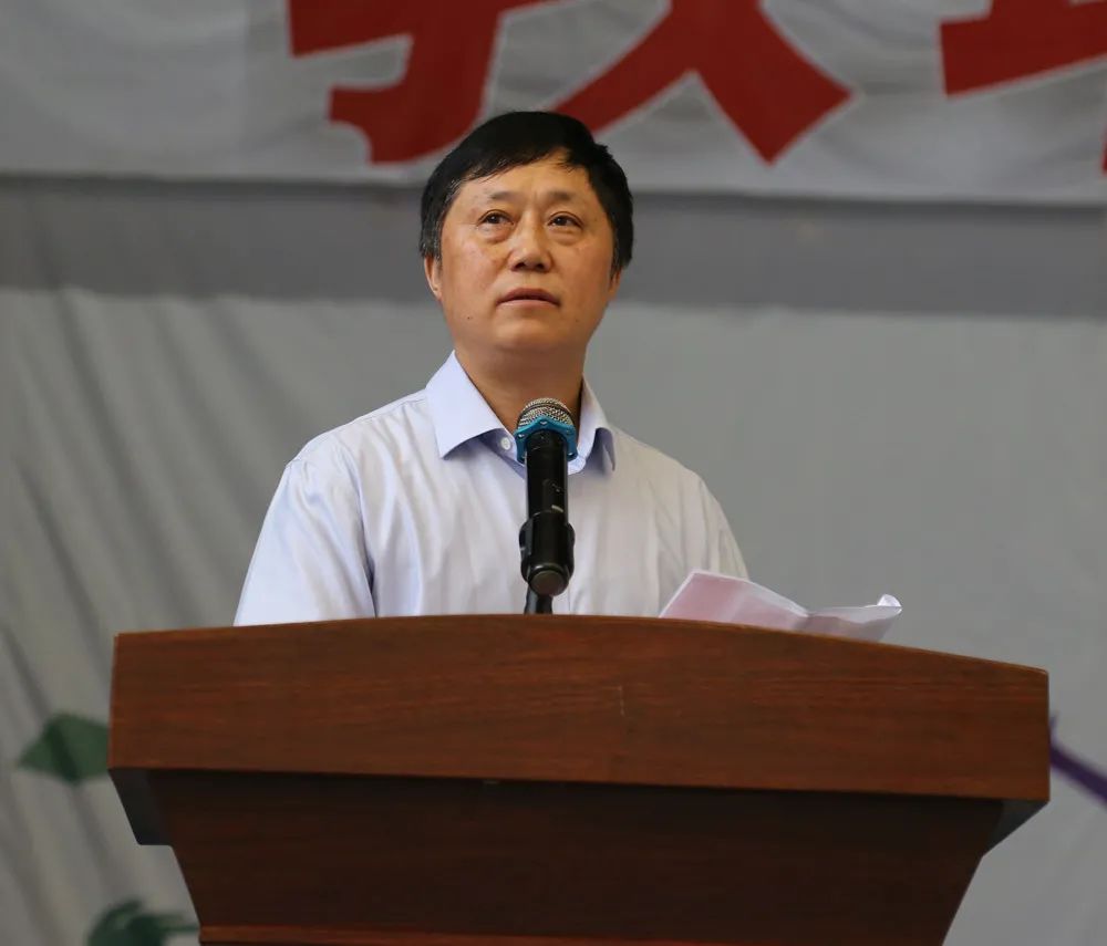 dhy80999隆重举行高2018级毕业典礼