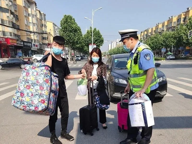 重庆|开学第一课 | 重启“护学岗”，我们同步“开学”啦！