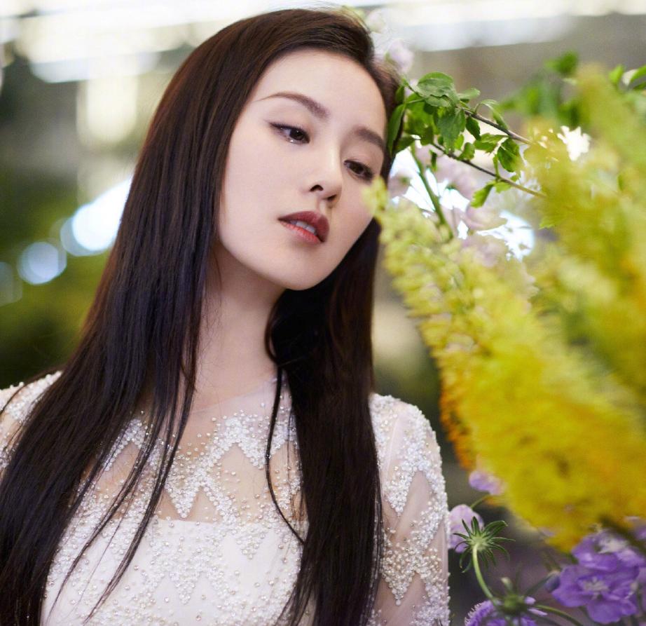 Liu Yifei: I really look like Huang Shengyi, Liu Shishi: Then I go? - iNEWS