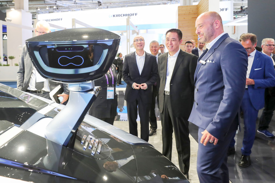 许家印造车决心有多大？考察德国车展引强援为