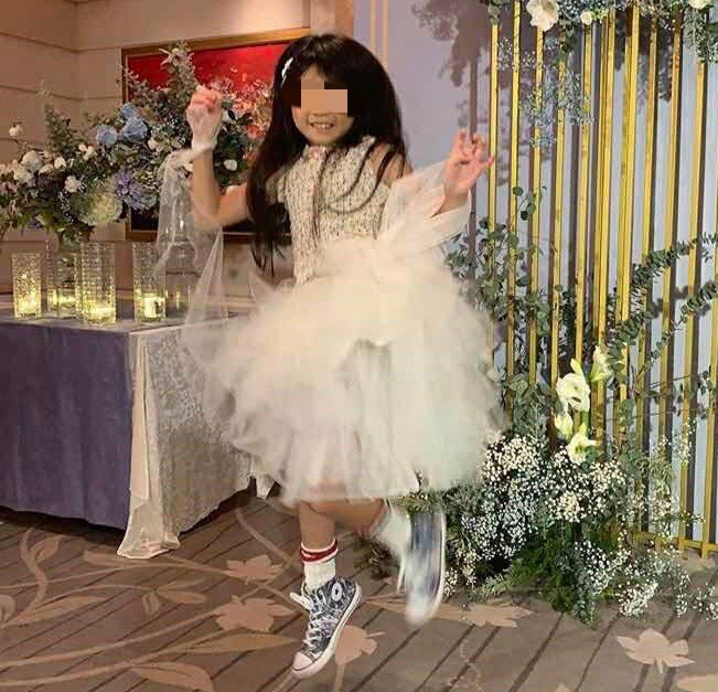 歌手曹格发文庆与吴速玲结婚12周年，文案直接露骨引热议？