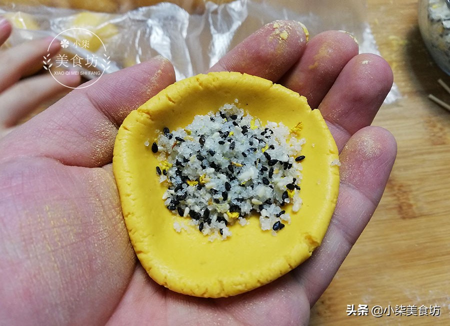 图片[10]-南瓜馅饼好吃有秘诀 加上这2样东西 柔软香甜 凉了吃超级Q弹-起舞食谱网