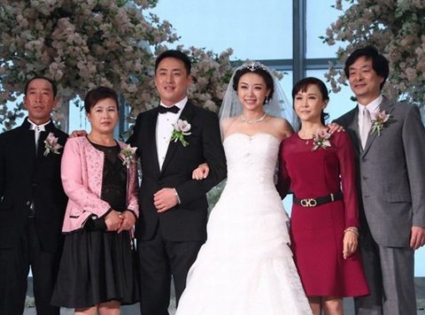 濮存昕嫁女儿，不收彩礼还倒贴50万，现实版凤凰