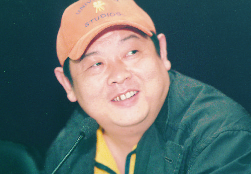 傅彪去世已有16年，承诺要帮他养儿子的葛优，做到了吗？