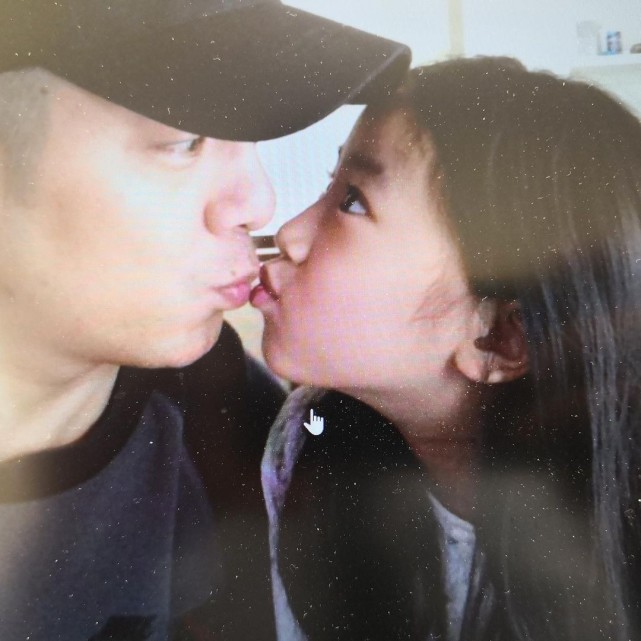 賈靜雯與長女開心合影似姐妹，15歲梧桐妹變美少女，身材超標致