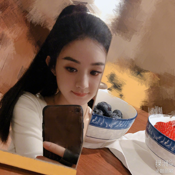 赵丽颖产后1年，身材恢复如健身教练，她吃这些