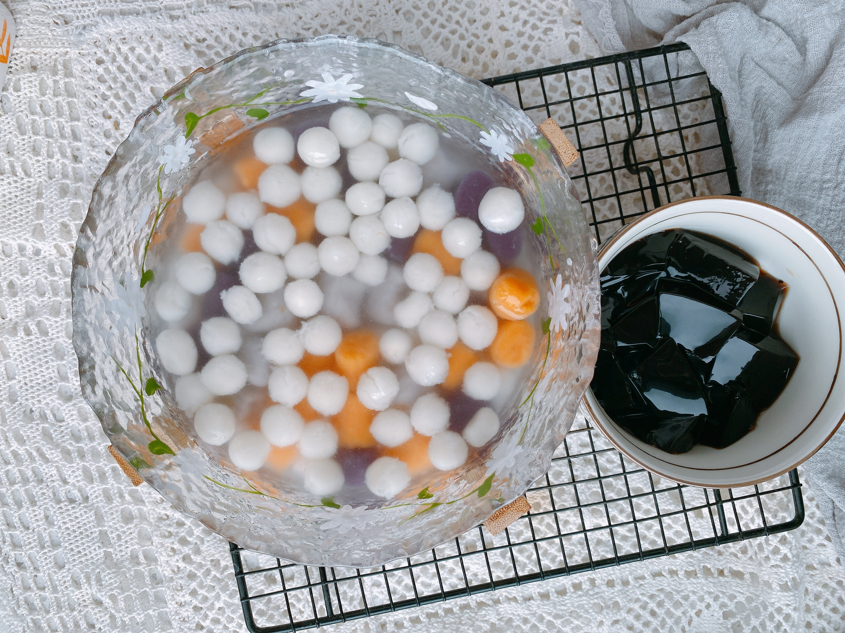 天气热试试冷饮拼盘，用料足清凉降火，比烧仙草还好吃，解暑神器