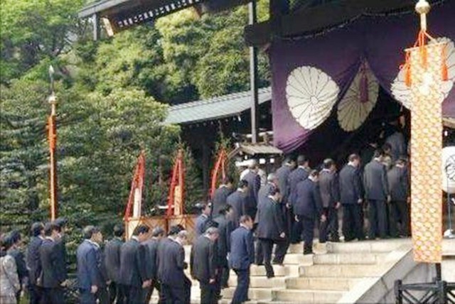 一泡尿，送走一名日本高级指挥官，中国老兵42年后才知自己立大功