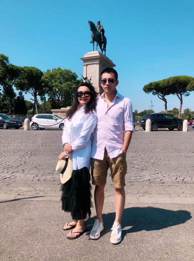 大S婆婆懶理判決熱議，曬孫子孫女萌照秀幸福，祖孫同框超溫馨