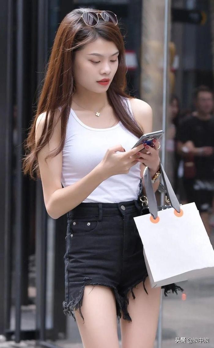 Girls with chopstick legs look good in shorts - iNEWS