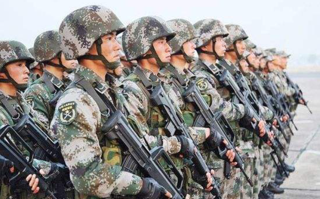 中国军人吃饭速度有多快？看完就知道他们有多