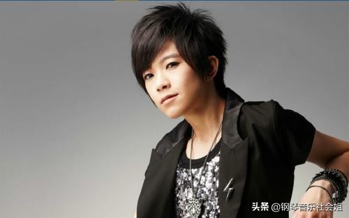 出道即巅峰的歌手，她因改变中性形象从神坛跌