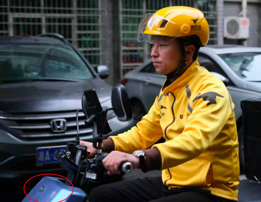 51岁银行行长辞职转行做外卖骑手，一个月成“单王”