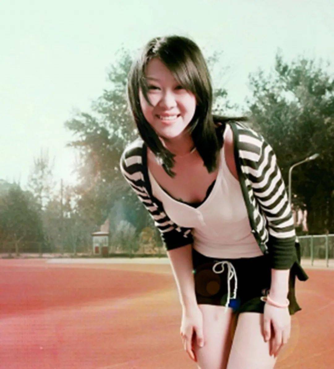 In the evening of 2012, singer Fu Li smiled at the courier and made her ...