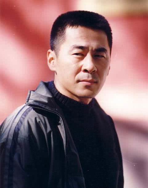 她当红时与陈建斌分开，后来独自养家，如今日子过得安逸且幸福