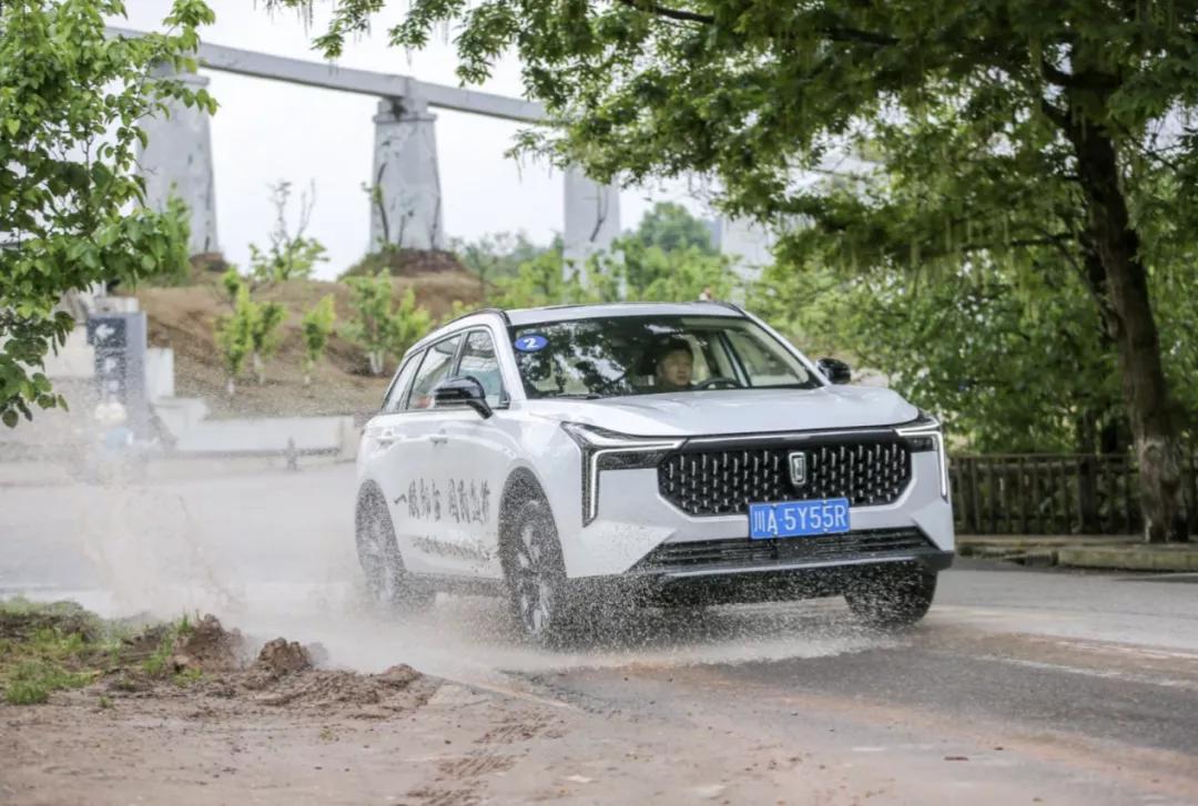 要颜值高？那这款外观靓丽、内饰豪华的10万级SUV值得一看