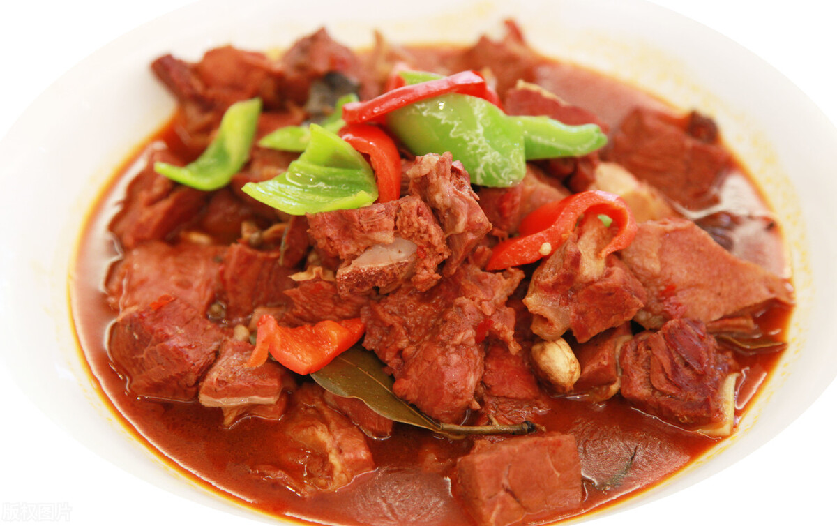 制作红烧肉的时候，可以试试多加一样调料，简单味道还好