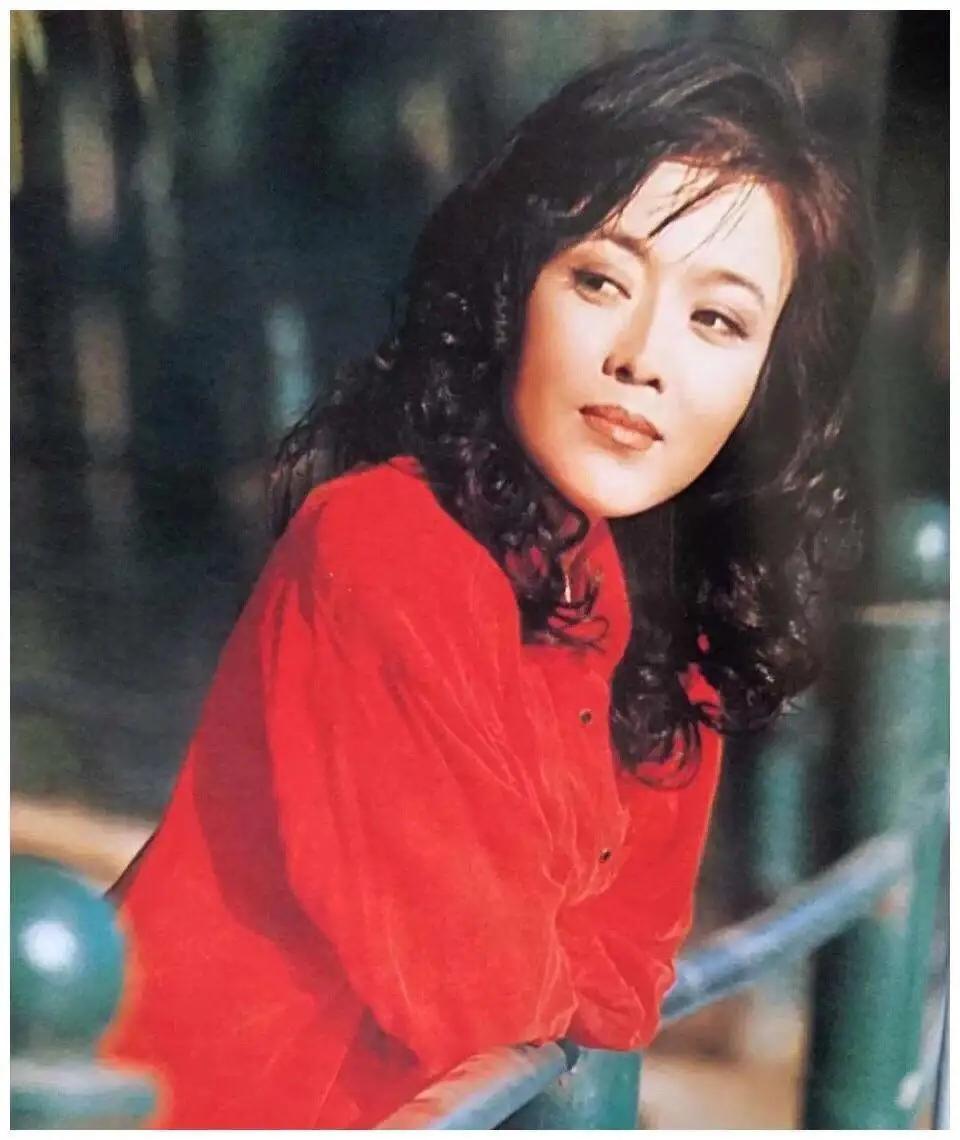 未婚先孕，离婚，流产，出轨，这个女人不平凡的一生