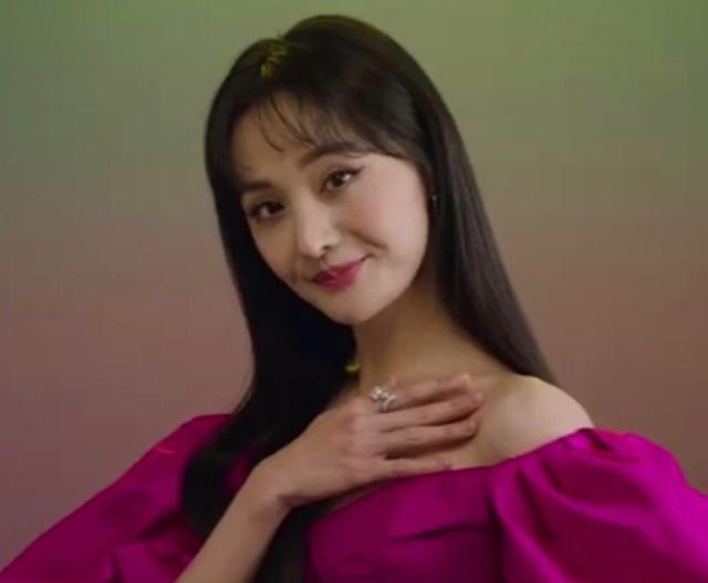 明星也有颜值缺陷，杨紫和郑爽法令纹深，鹿晗