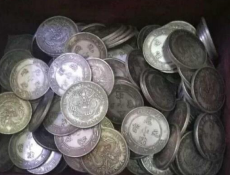 当初红军问农民借400大洋，其后人今拿85年前欠条