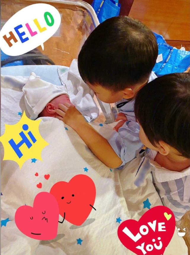 胡杏兒曬一家五口官宣三胎得子，奕霆奕霖初現弟控屬性超有愛