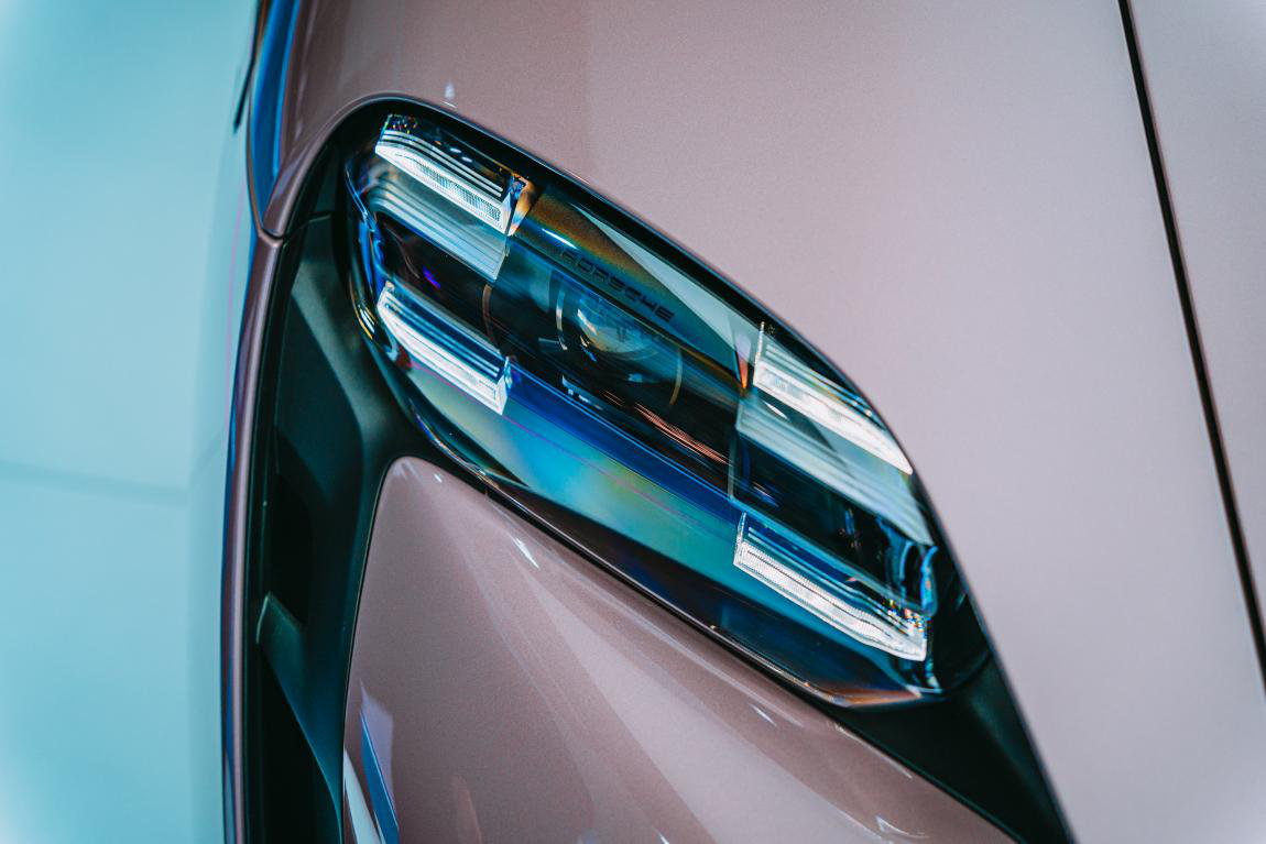 买不起Turbo S，选个Taycan“冰莓粉”还是可以的