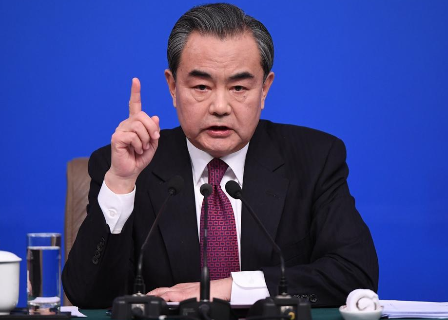 时间不多了，特朗普突然对华打响第三枪，关键时刻，王毅亮铿锵表态
