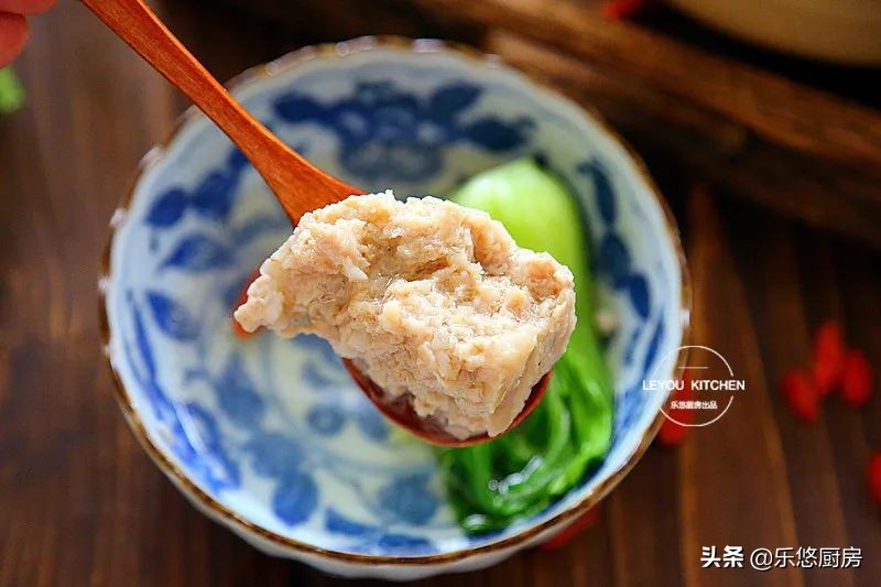 餐廳訂年夜飯，常點的一道大菜，不煎不炸，蒸熟就可以上桌